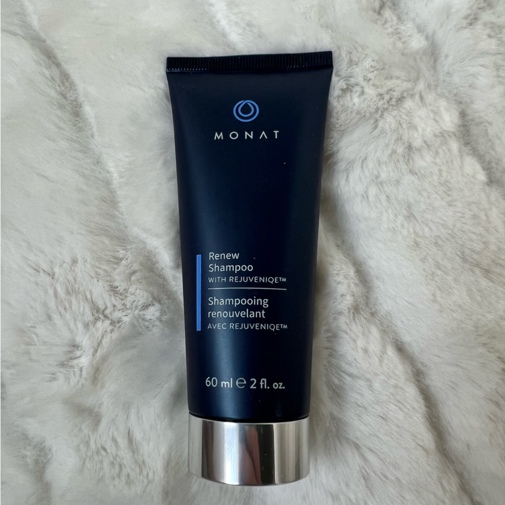Monat Renew shampoo travel size